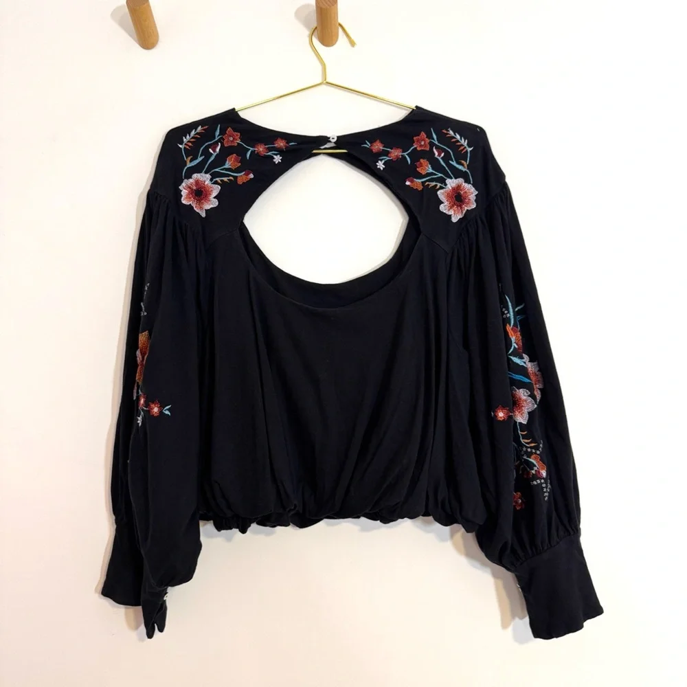 SOLDFree People Floral Embroidered Black Bubble Hem Lita Blouse Open Neck Medium - Picture 10 of 13